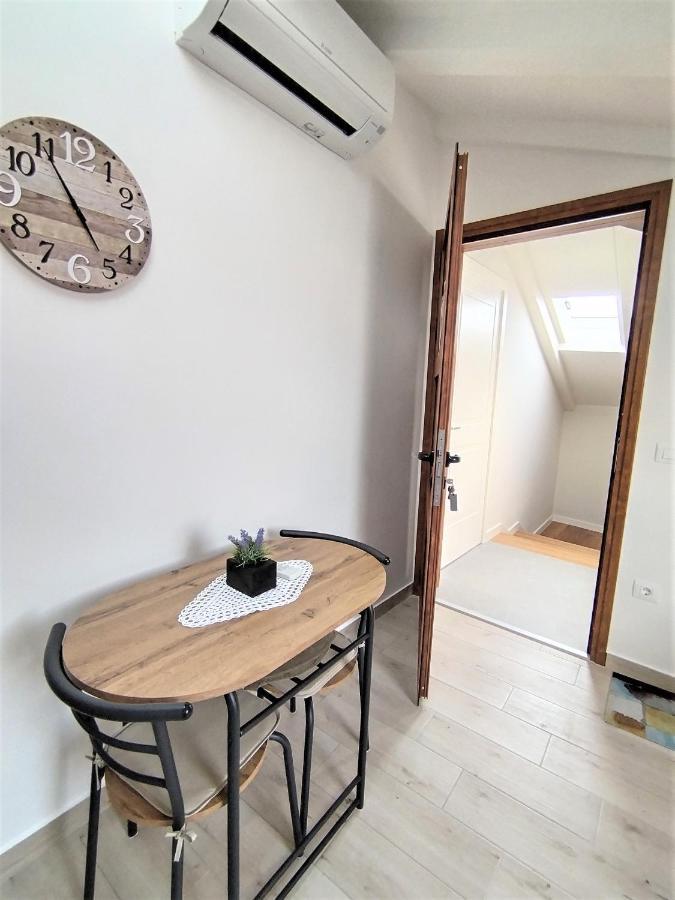 Studio Apartments Dalla Nonna Ровин Екстериор снимка